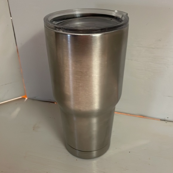 Arctic Silver 32 ounce stainless steel silver insulated travel tumbler with lid - Picture 5 of 13